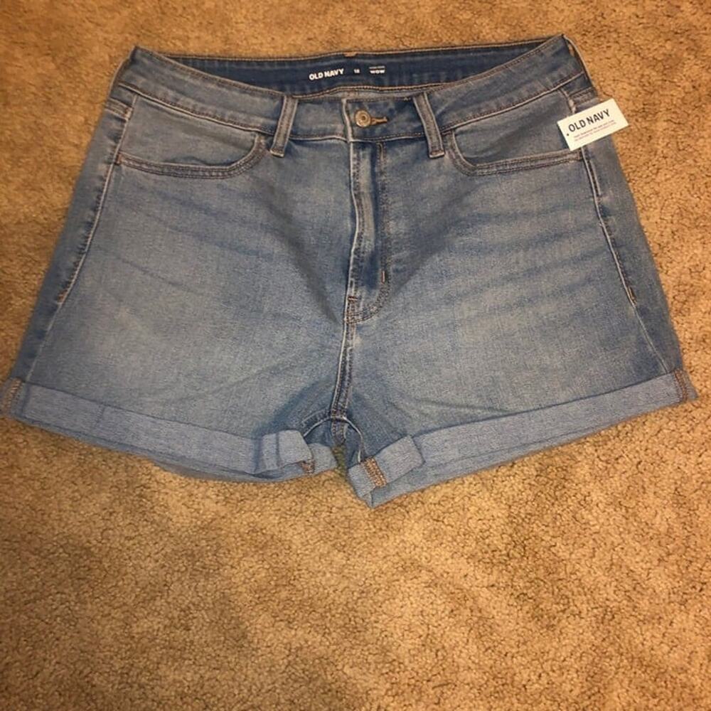 Size 10 - Old Navy - High-Waisted Wow Jean Shorts for Women w/ 3-inch inseam